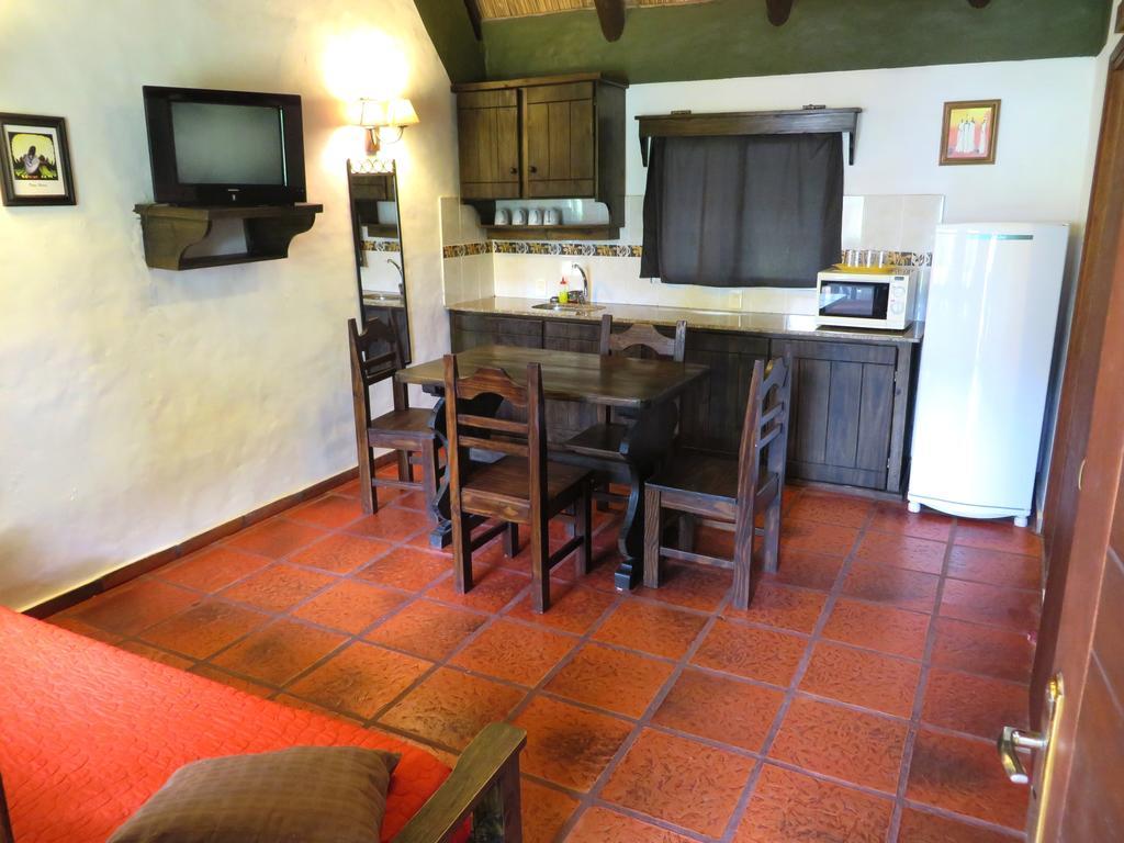 Hotel Casa de Piedra Termas del Daymán Habitación foto